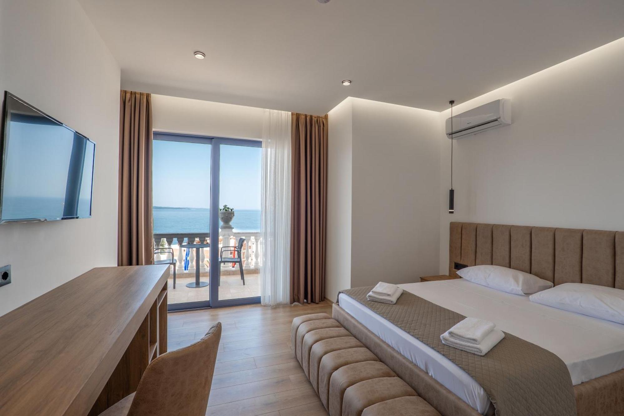 Keos Hotel Sarandë Exteriör bild