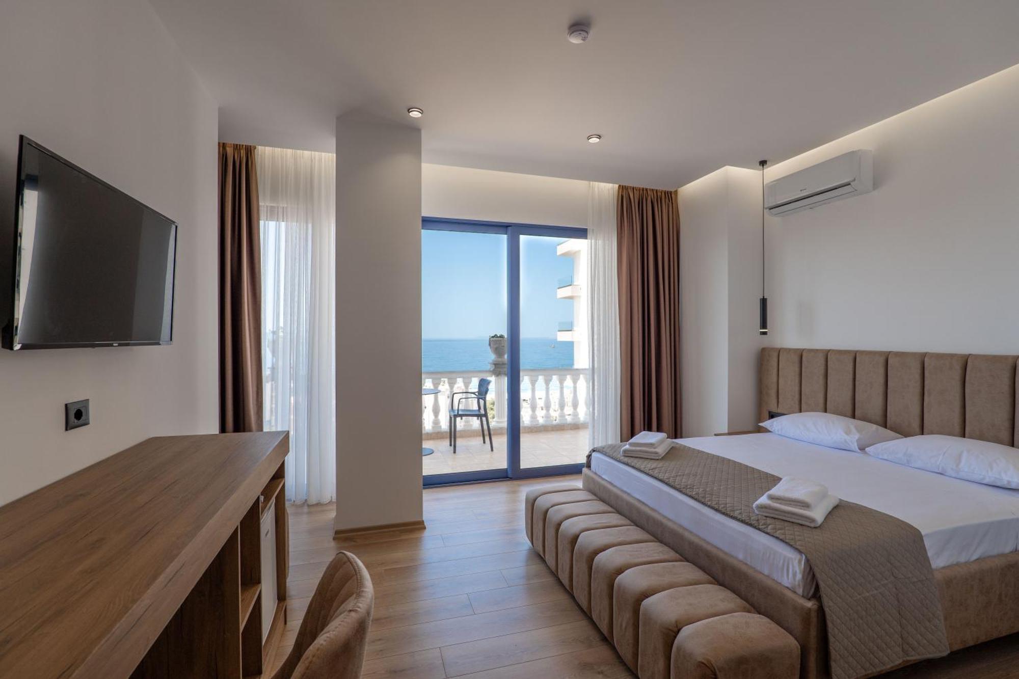 Keos Hotel Sarandë Exteriör bild