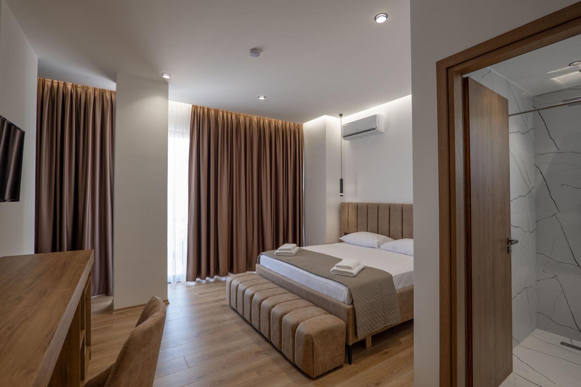Keos Hotel Sarandë Exteriör bild