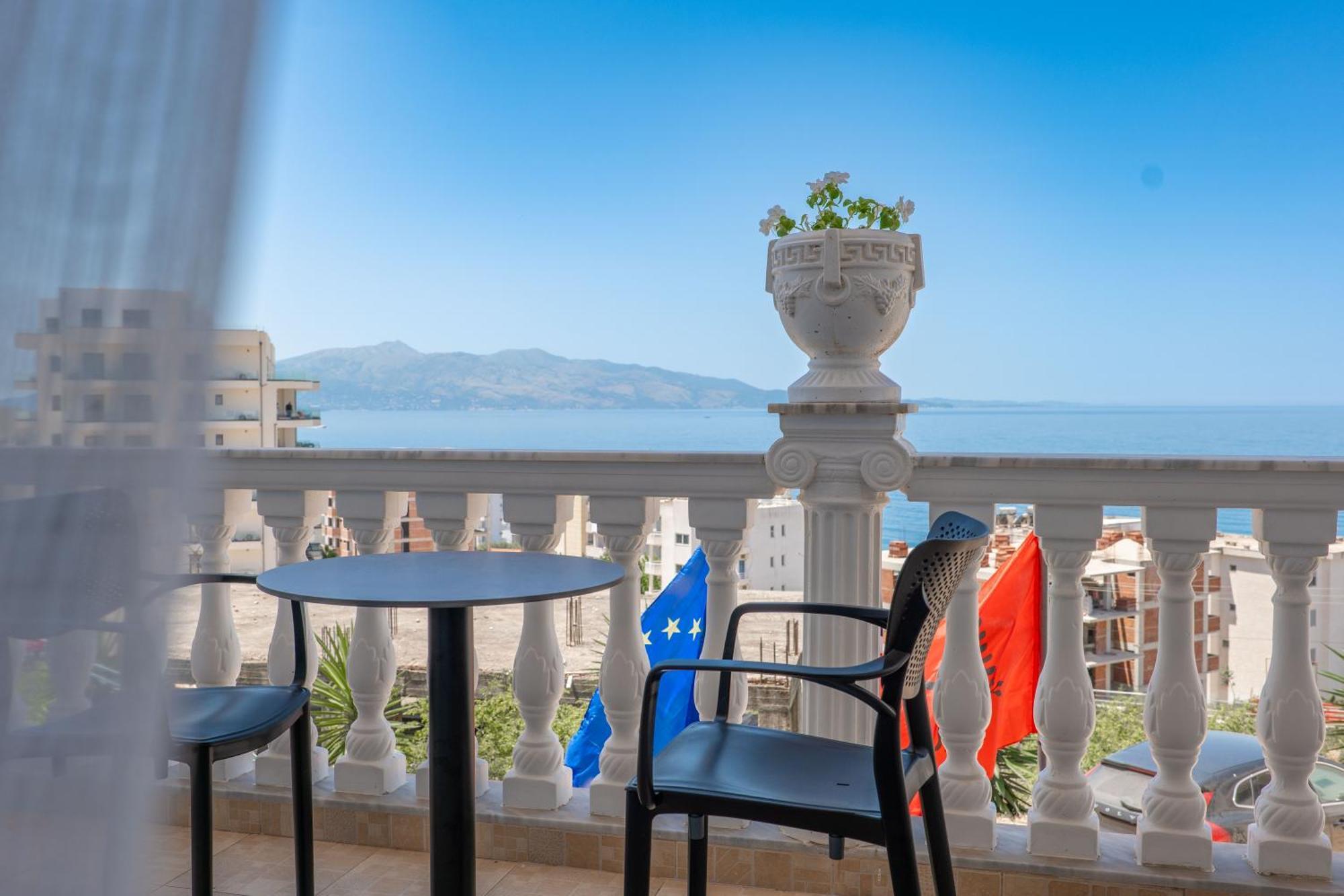 Keos Hotel Sarandë Exteriör bild