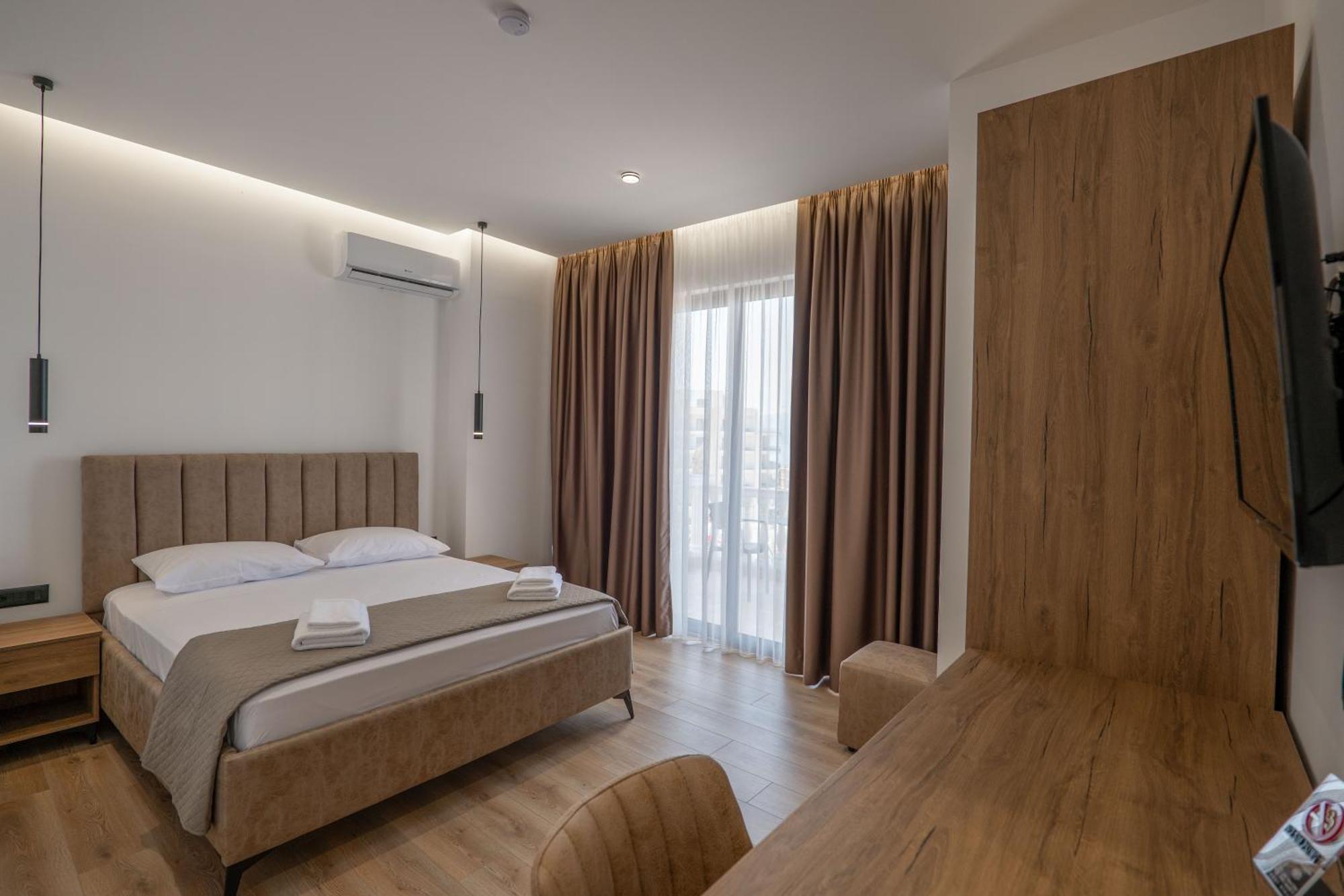Keos Hotel Sarandë Exteriör bild