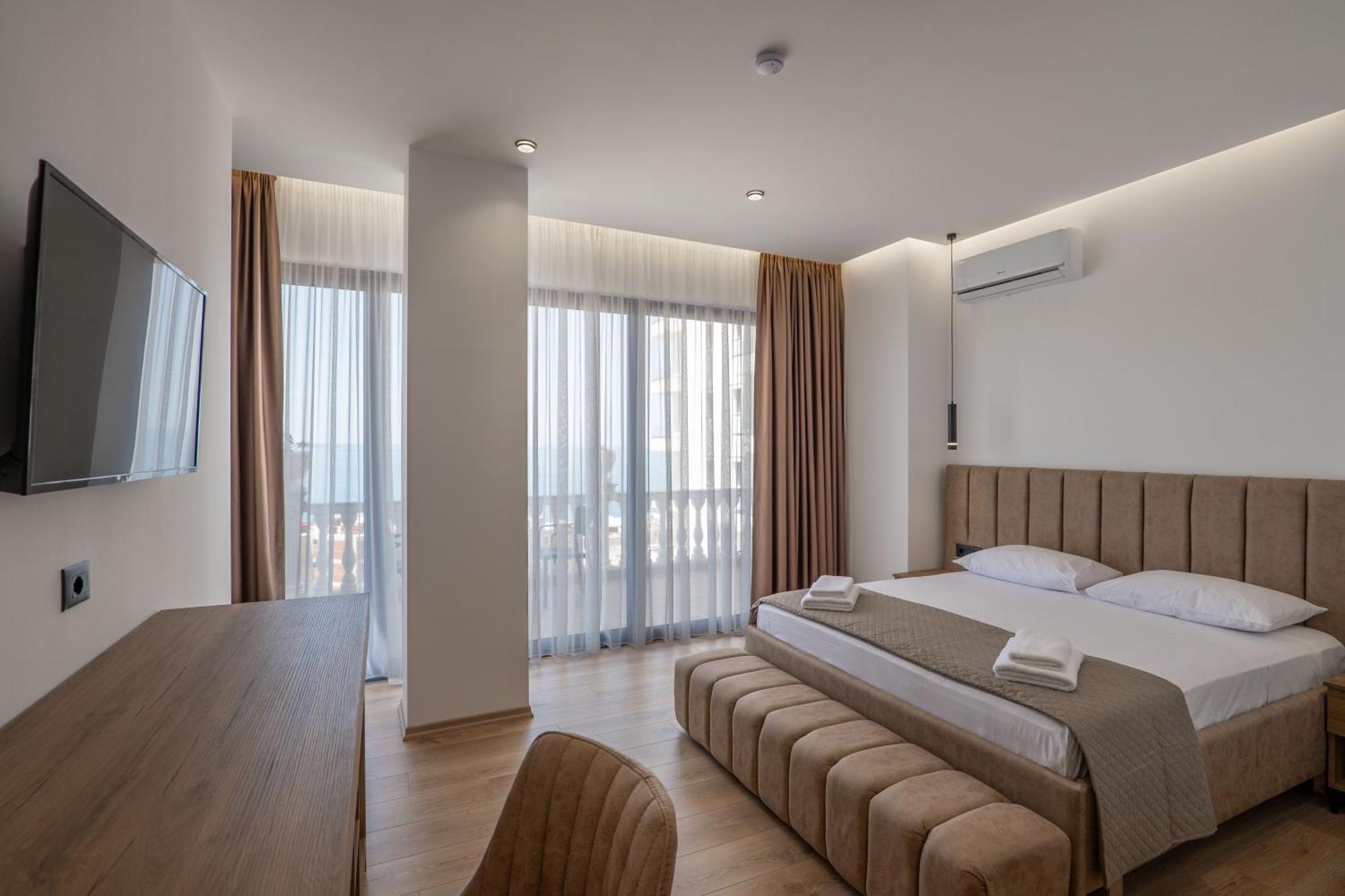 Keos Hotel Sarandë Exteriör bild