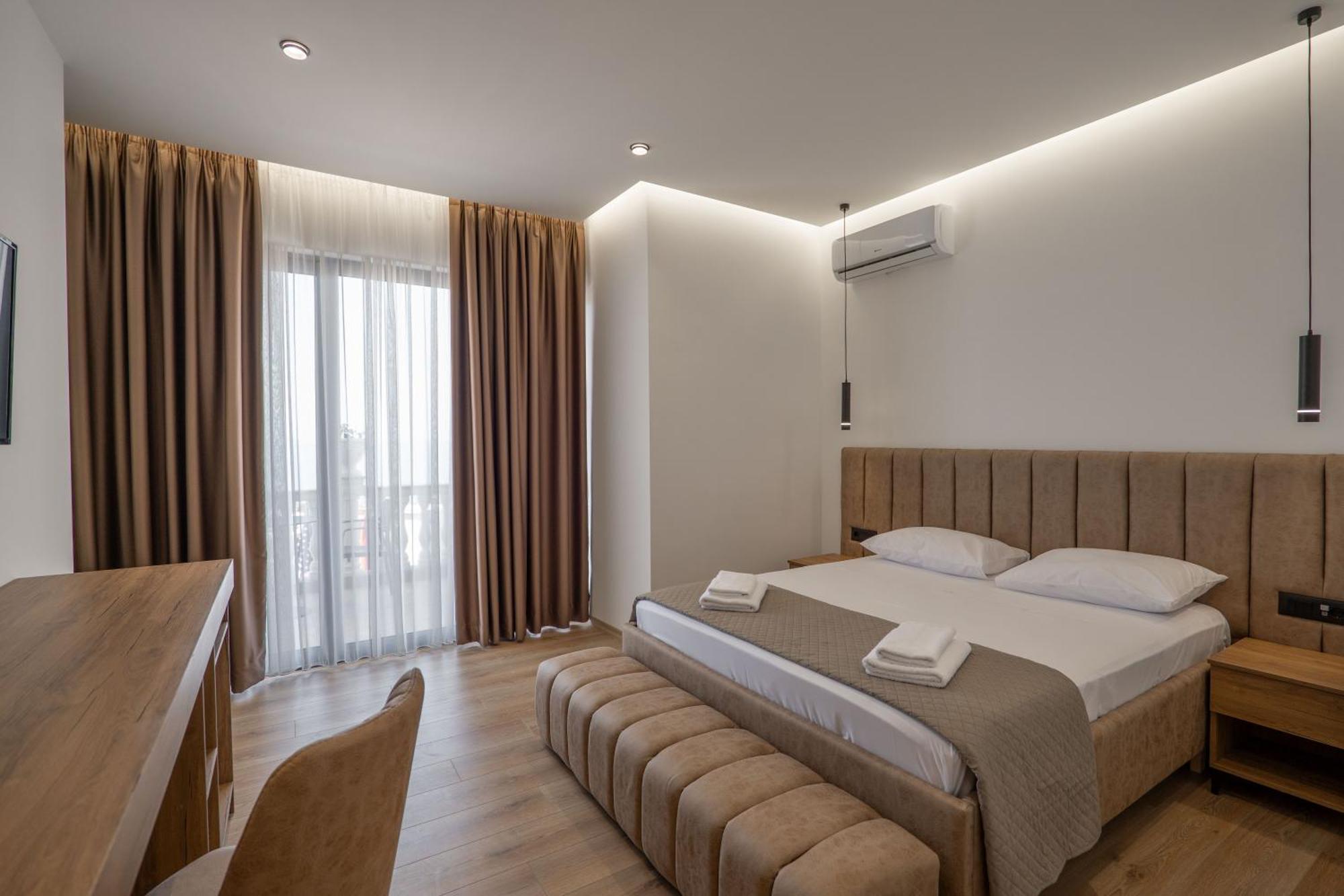 Keos Hotel Sarandë Exteriör bild