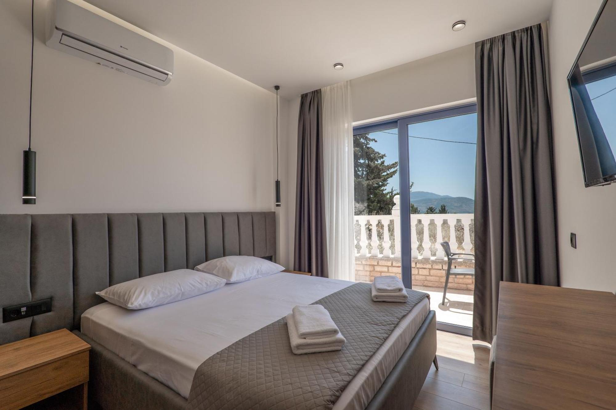 Keos Hotel Sarandë Exteriör bild