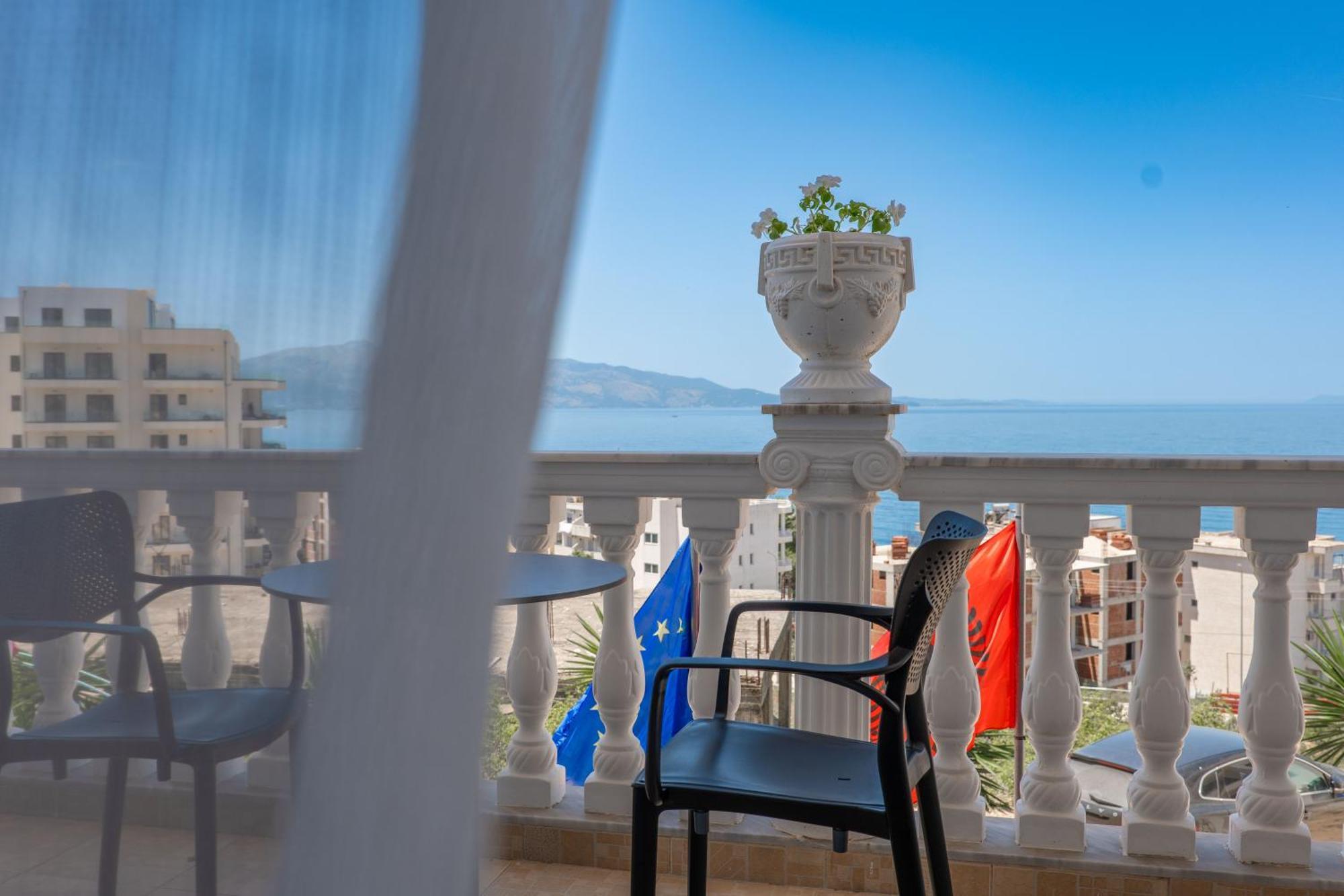 Keos Hotel Sarandë Exteriör bild