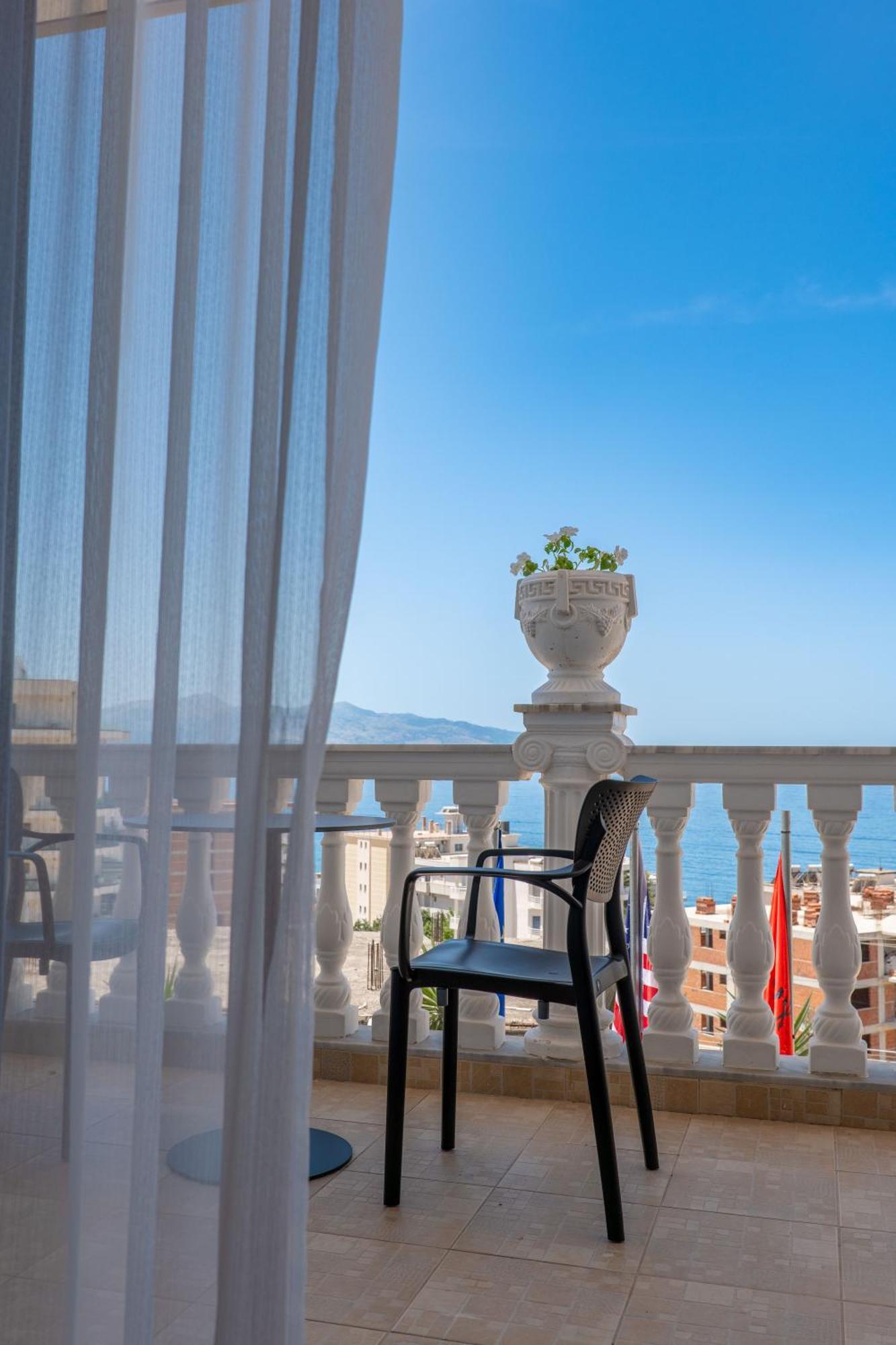 Keos Hotel Sarandë Exteriör bild