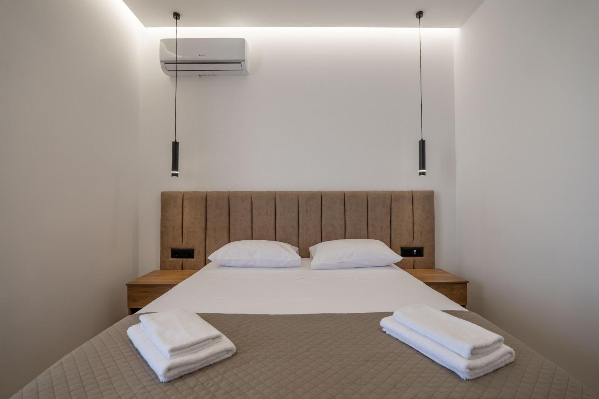 Keos Hotel Sarandë Exteriör bild