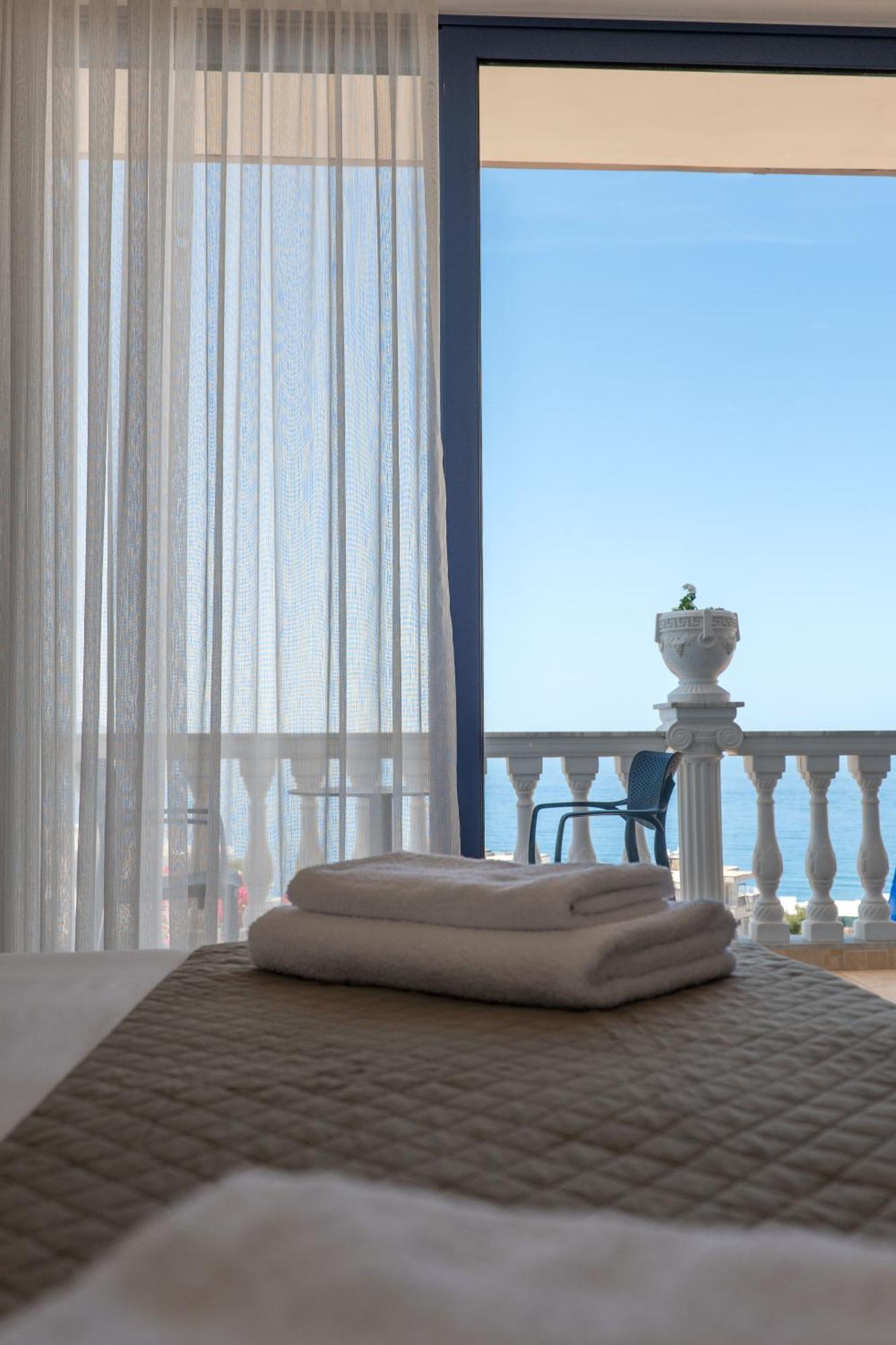Keos Hotel Sarandë Exteriör bild