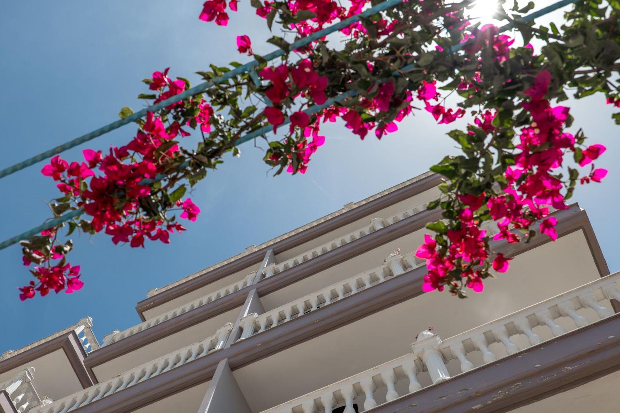 Keos Hotel Sarandë Exteriör bild